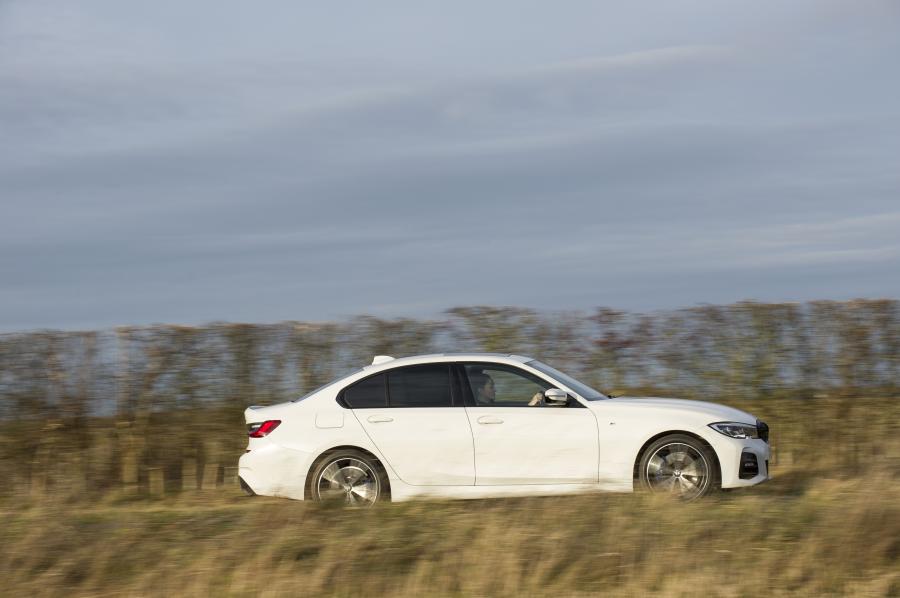  BMW 330e M Sport (G20) 2019 года  (UK) (фото 18 из 25)